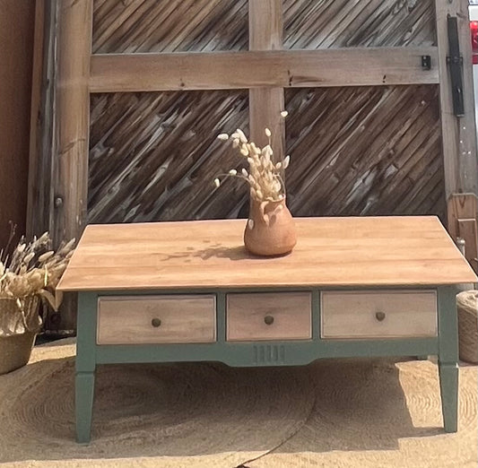 Table basse rénovée en bois massif brut et vert - 3 tiroirs esprit campagne chic