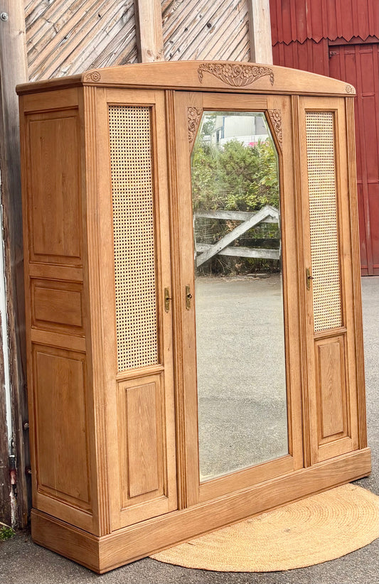 Grande armoire ancienne en chêne massif brut : penderie + étagères