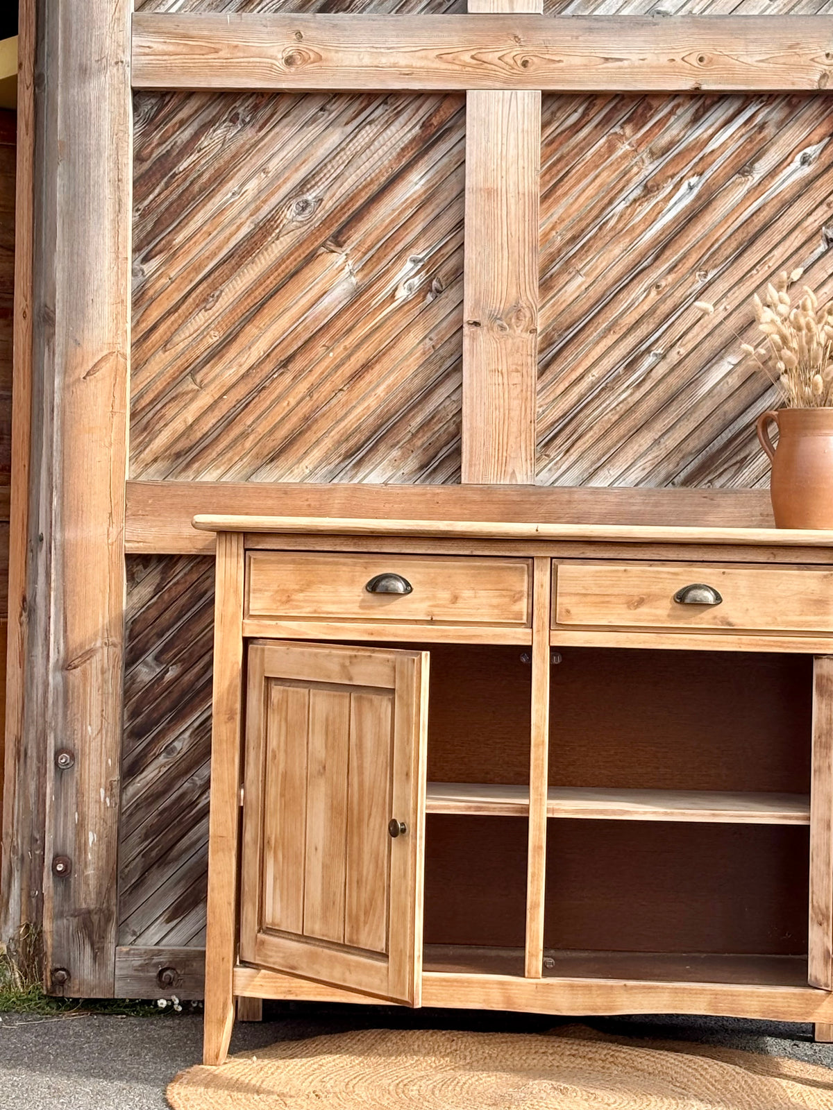 Buffet ancien en bois massif brut - 2 tiroirs