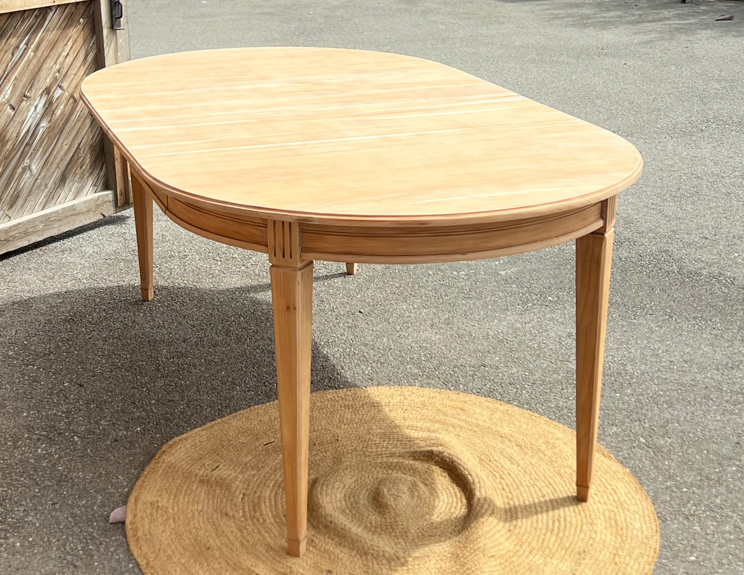 Grande table ronde 2 rallonges rénovée en bois massif brut