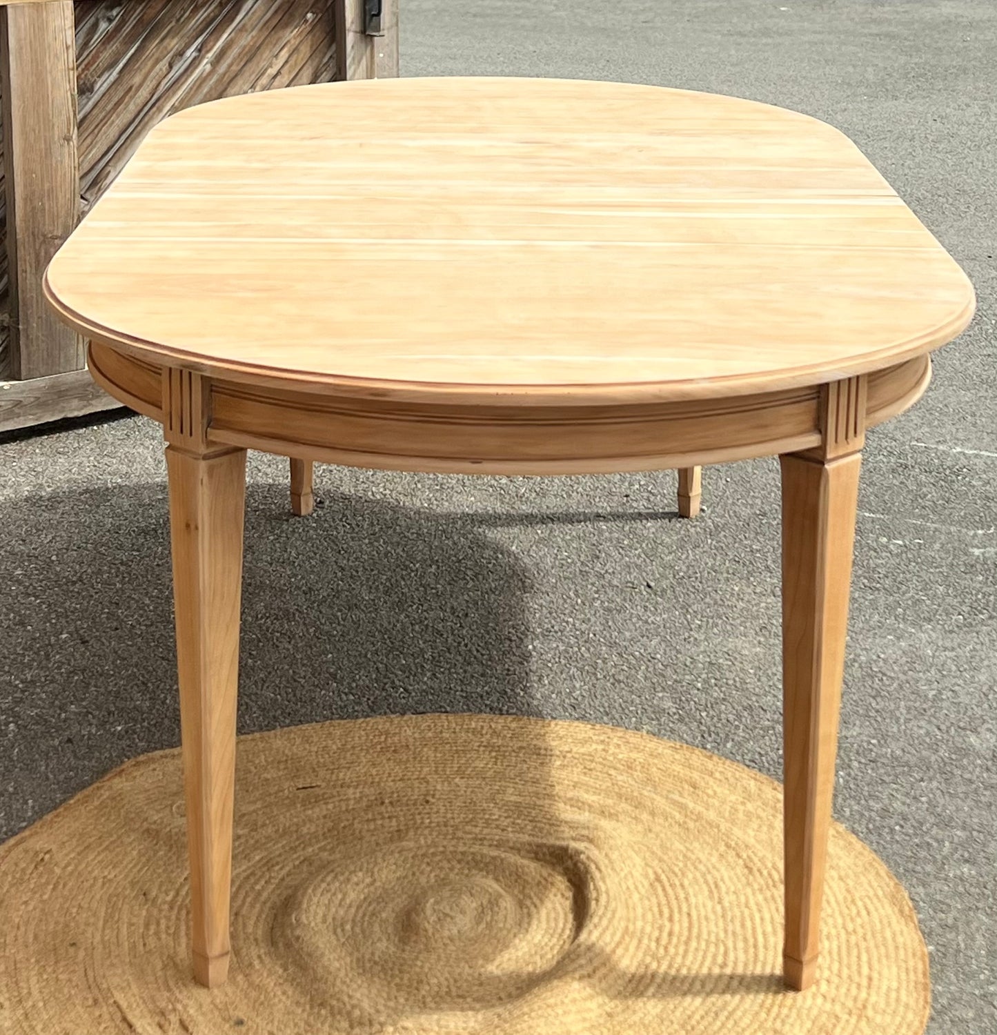 Grande table ronde 2 rallonges rénovée en bois massif brut