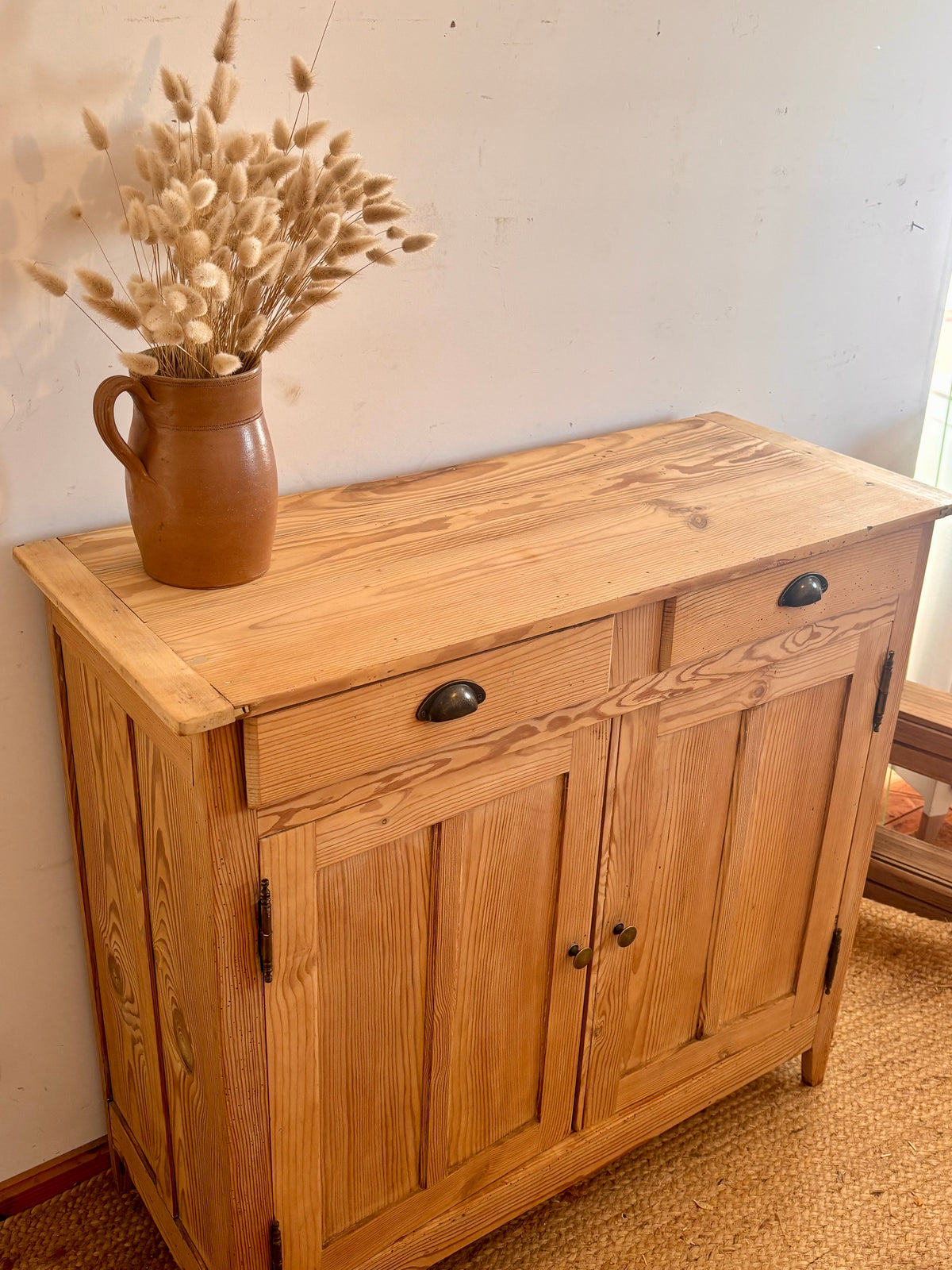 Buffet parisien ancien en bois massif brut 2 tiroirs
