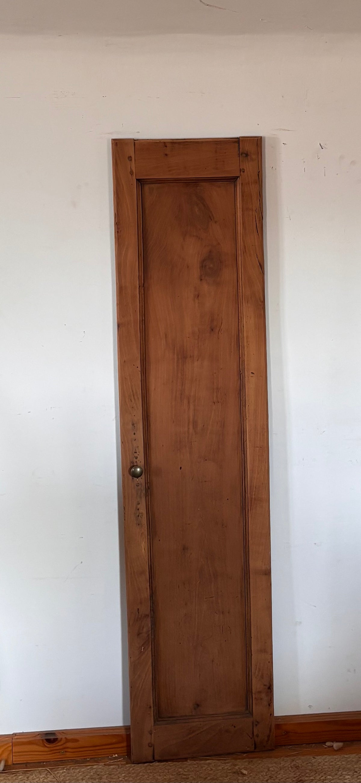 Porte ancienne en bois massif brut