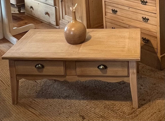 Table basse rénovée en chêne brut 2 tiroirs traversants
