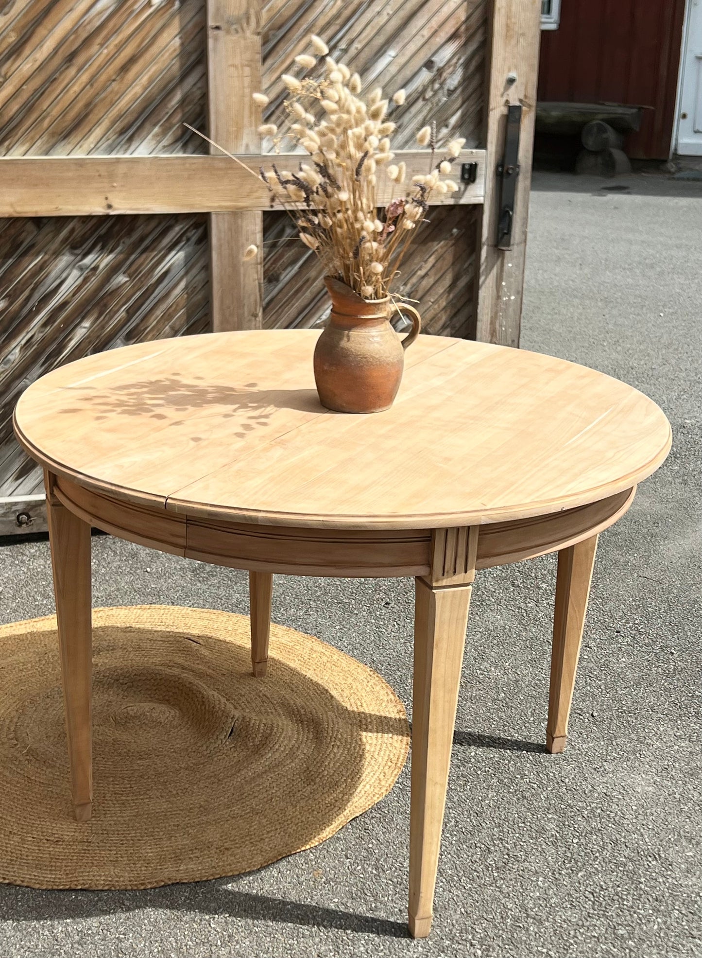 Grande table ronde 2 rallonges rénovée en bois massif brut