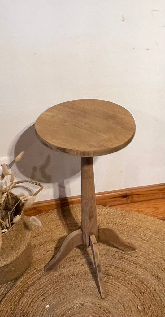 Guéridon vintage ancien en chêne massif brut : porte plante , table d’appoint …