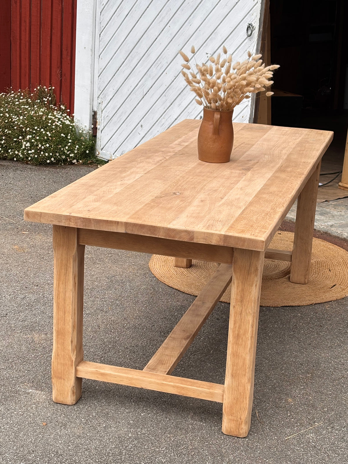 Grande table de ferme ancienne rénovée en chêne massif brut