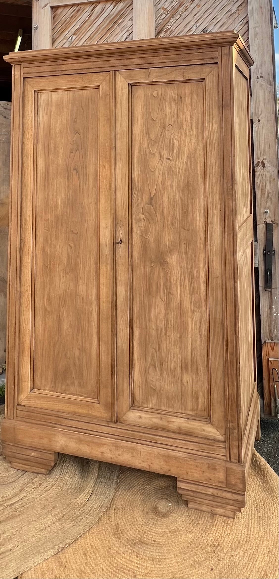 Armoire ancienne en chêne massif brut