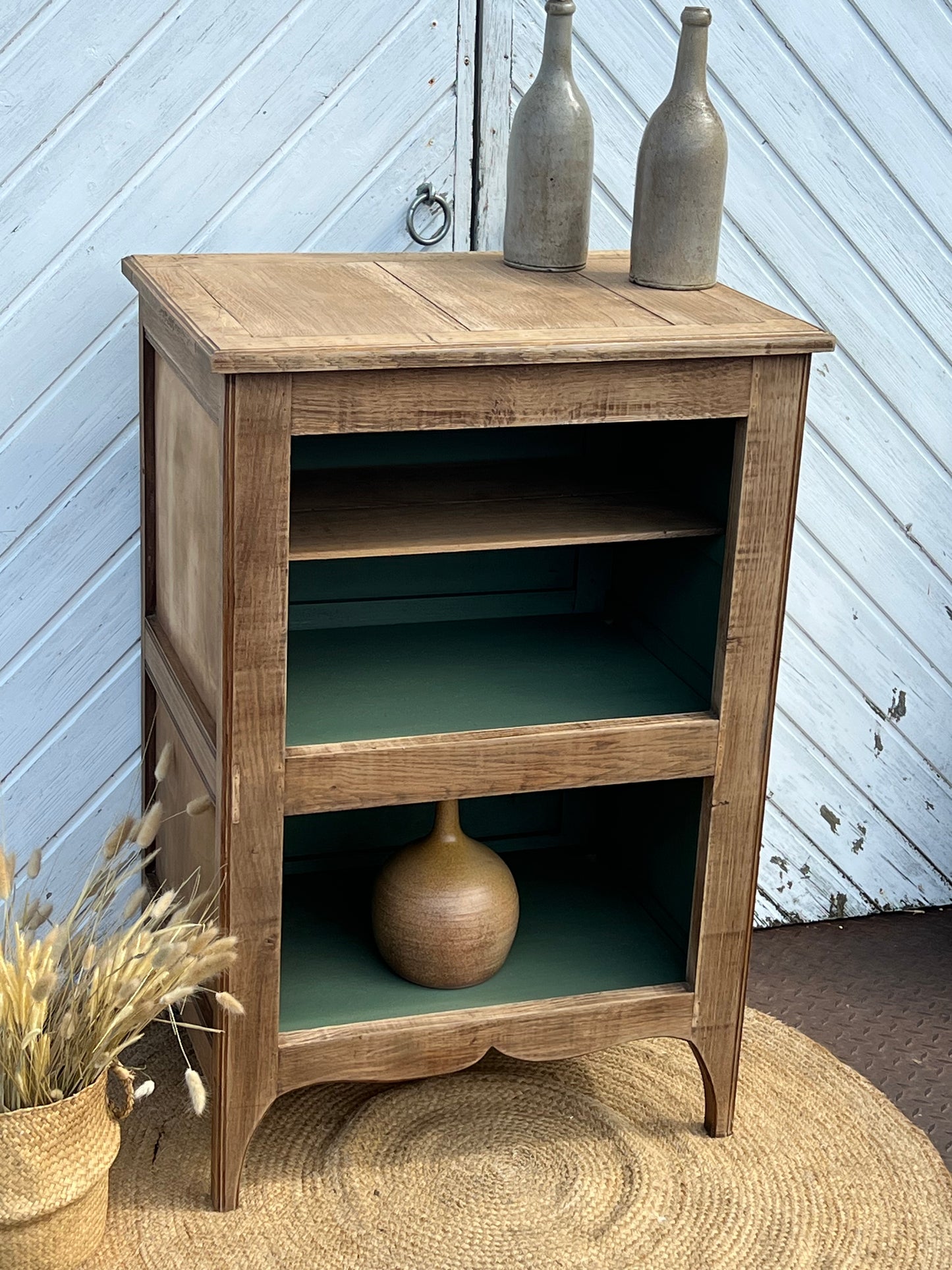 Bibus ancien meuble de rangement en chêne brut et vert treillis