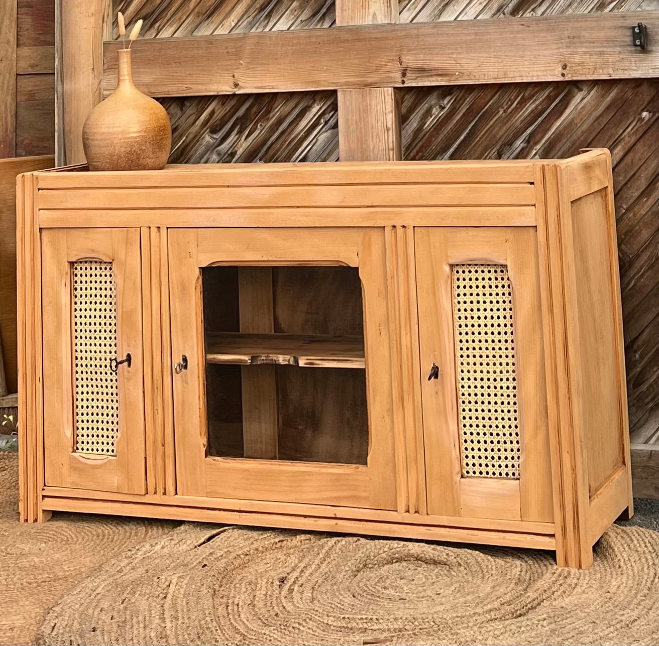 Meuble télé tv ancien en bois brut et cannage