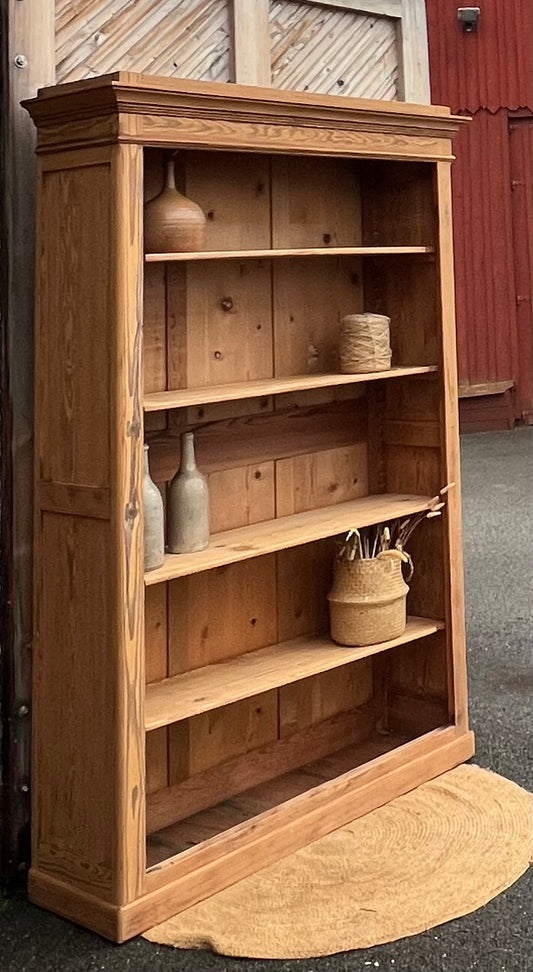 Grande bibliothèque parisienne ancienne rénovée / vaisselier en bois massif brut