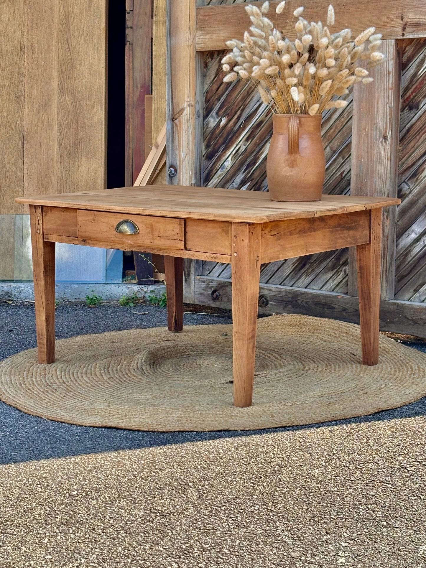 Table basse de ferme ancienne 1 tiroir en bois massif brut