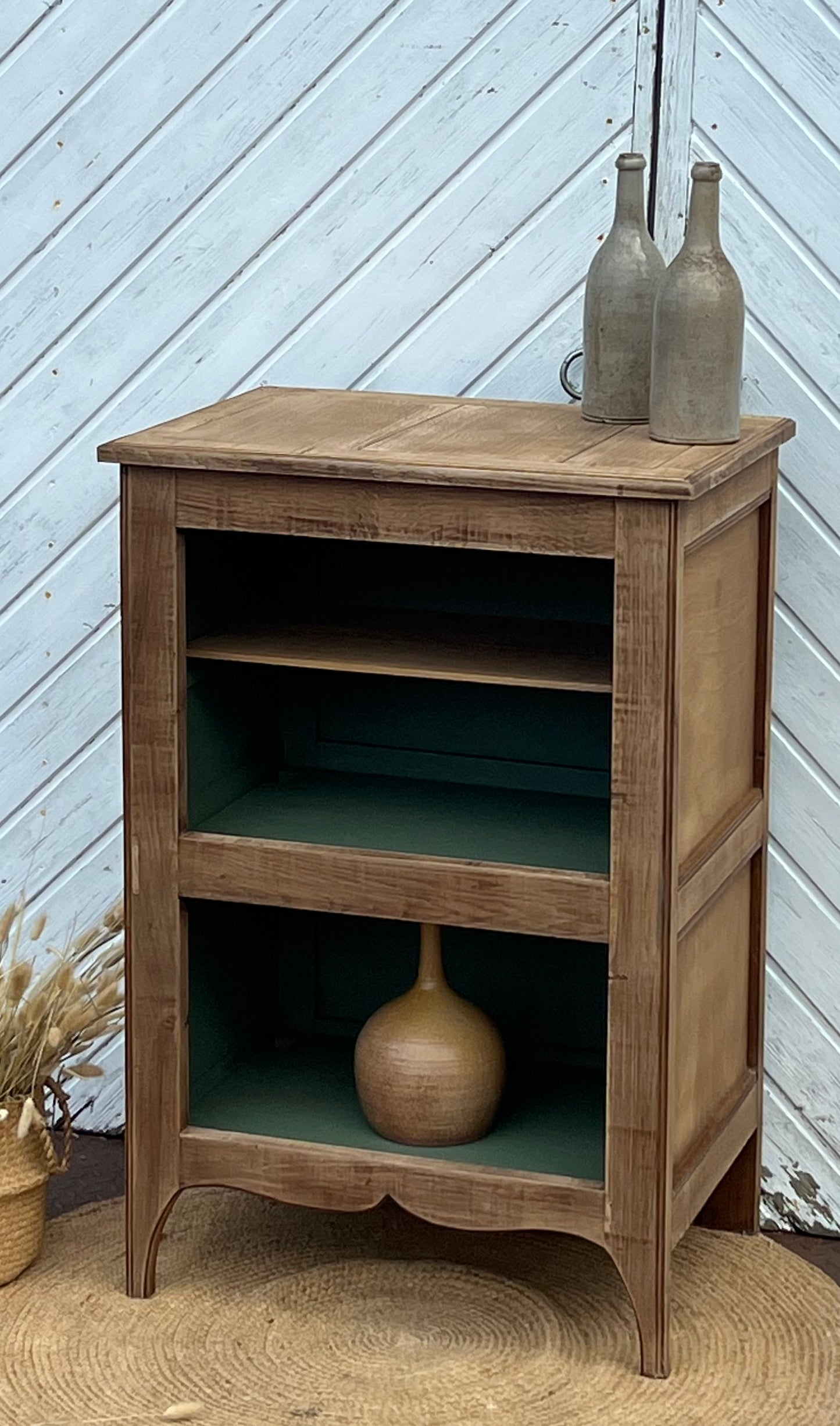 Bibus ancien meuble de rangement en chêne brut et vert treillis