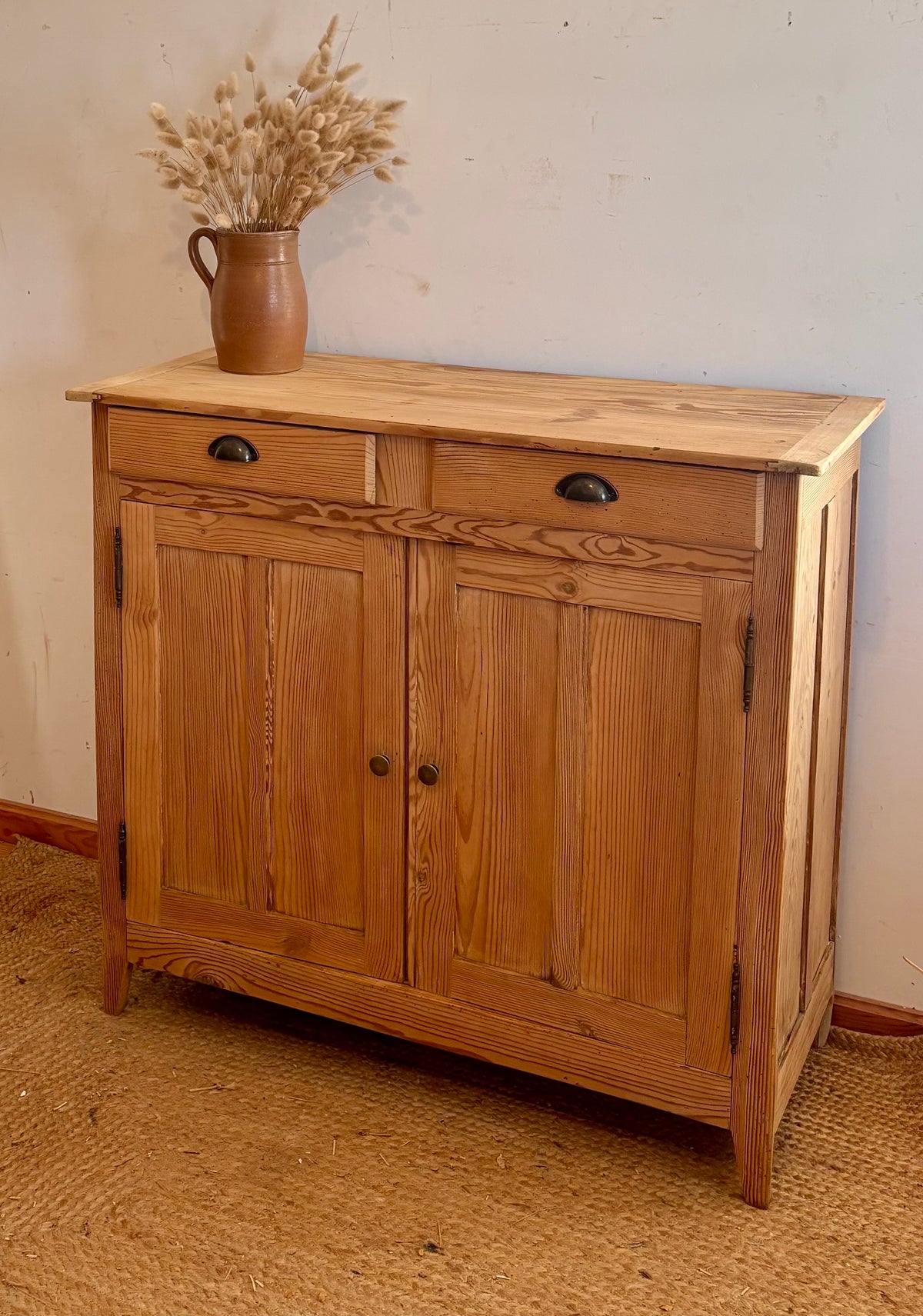 Buffet parisien ancien en bois massif brut 2 tiroirs