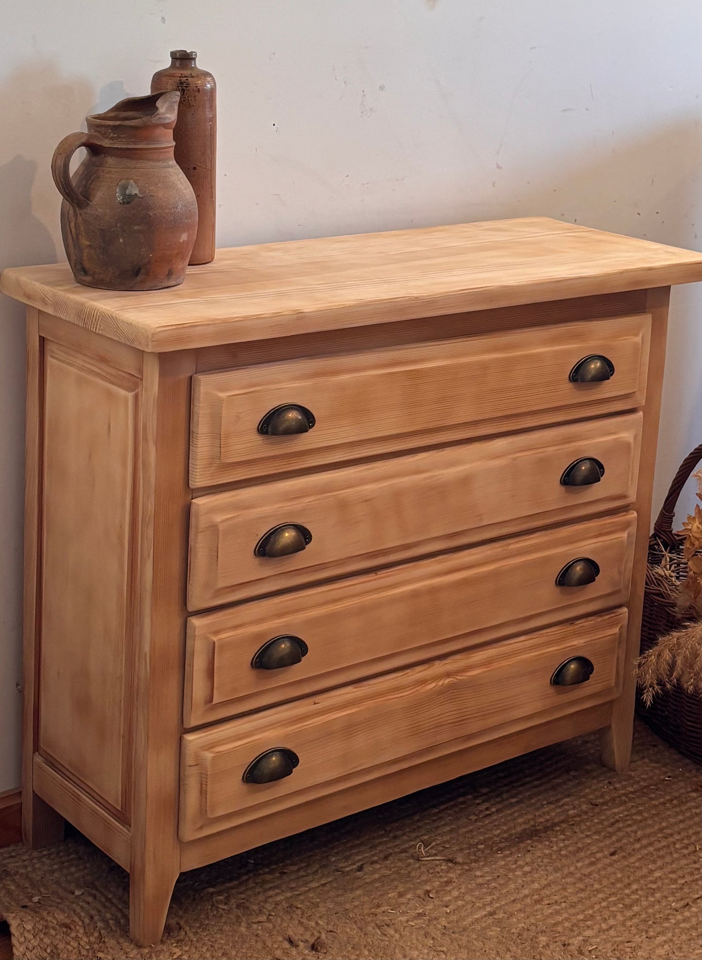 Commode étroite rénovée en bois massif brut - console 4 tiroirs