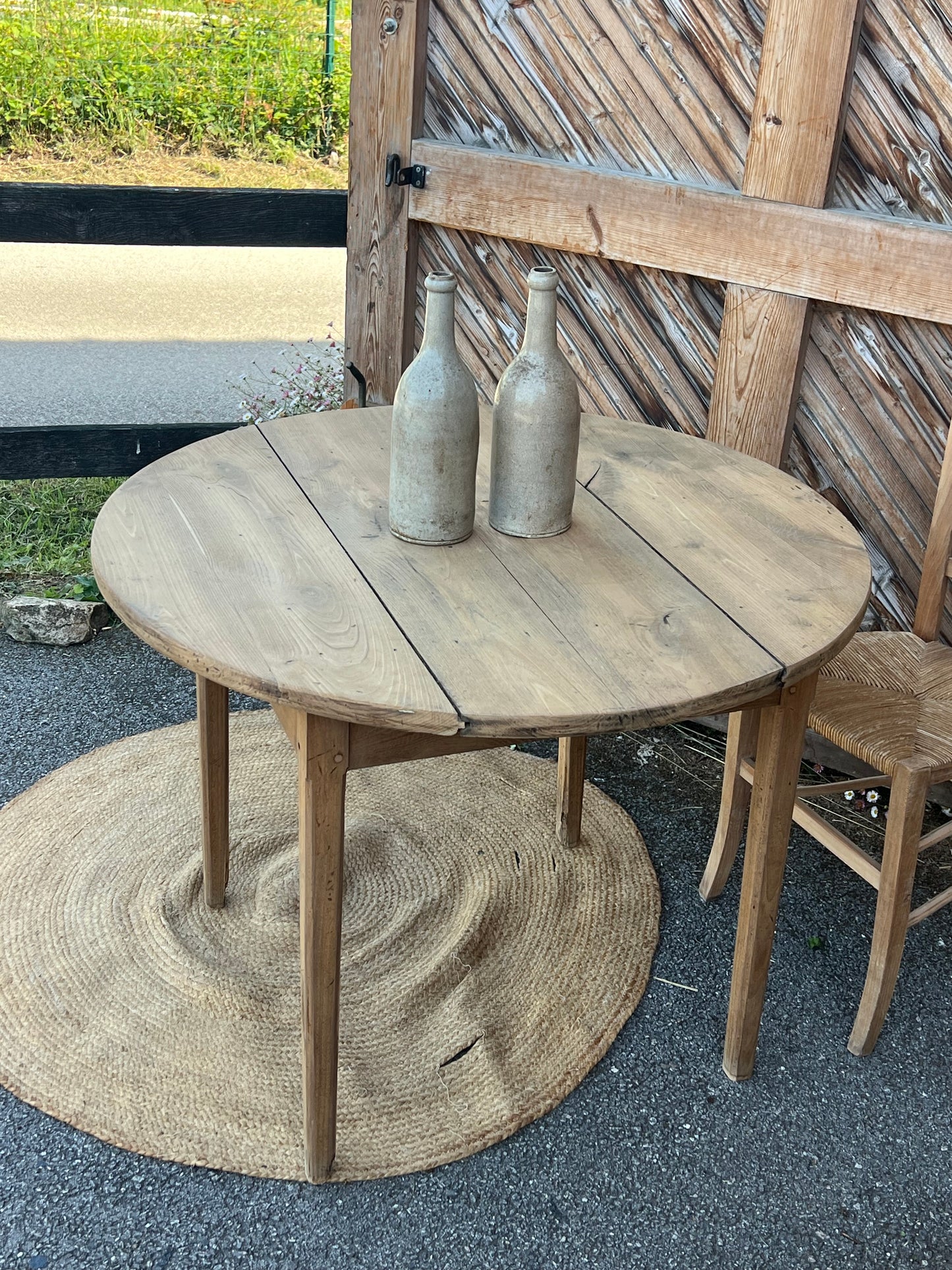 Table ronde ancienne en chêne massif brut