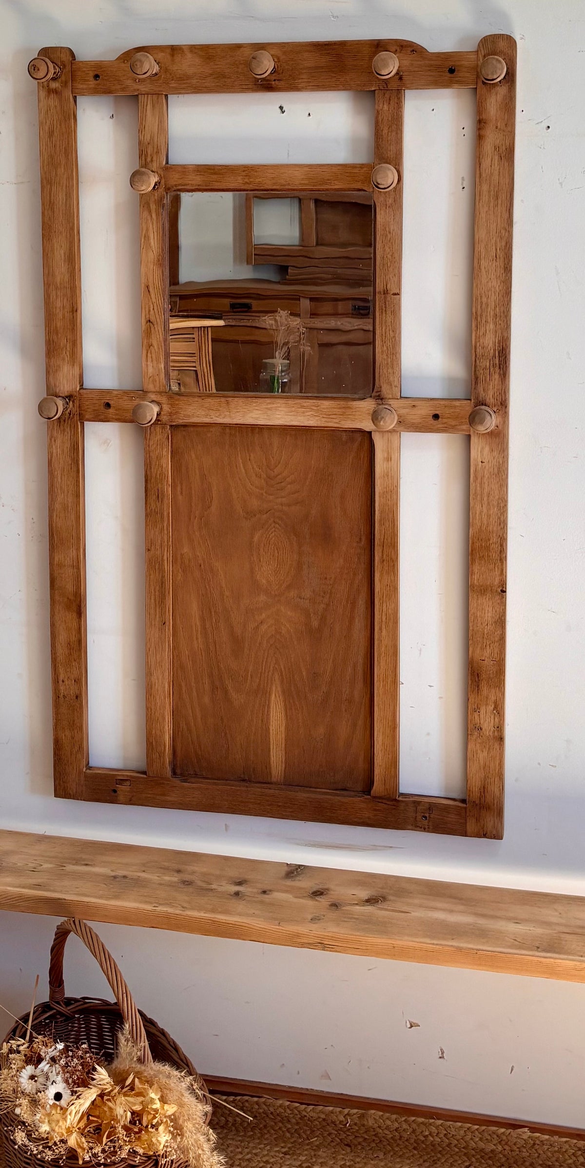 Vestiaire mural ancien en chêne massif brut - miroir et patères / porte manteau