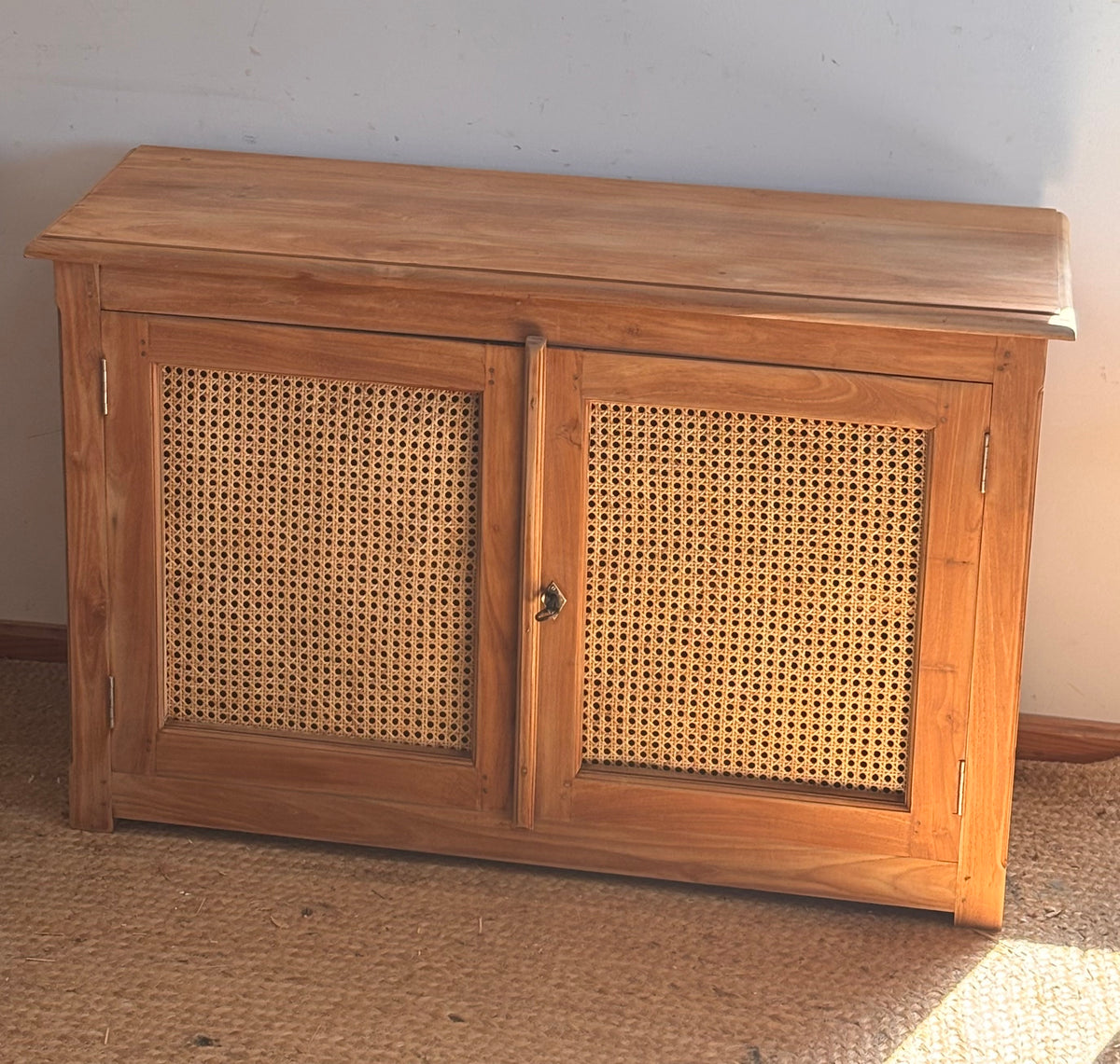 Meuble télé tv ancien en bois massif brut et cannage