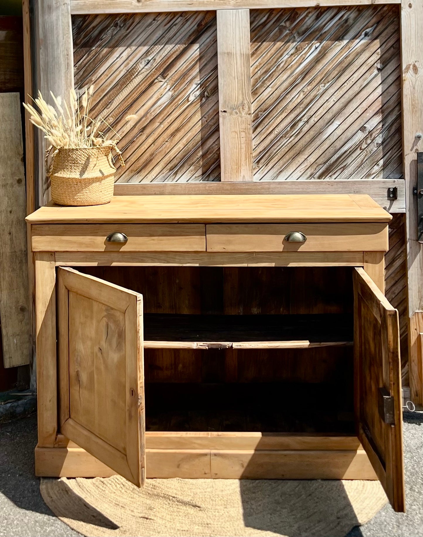 Buffet ancien en bois massif brut 2 tiroirs