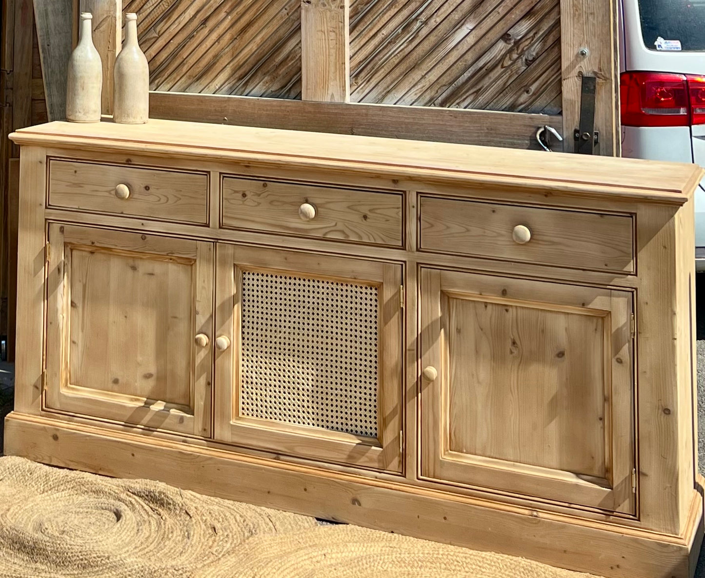 Enfilade rénovée / buffet en bois massif brut et cannage
