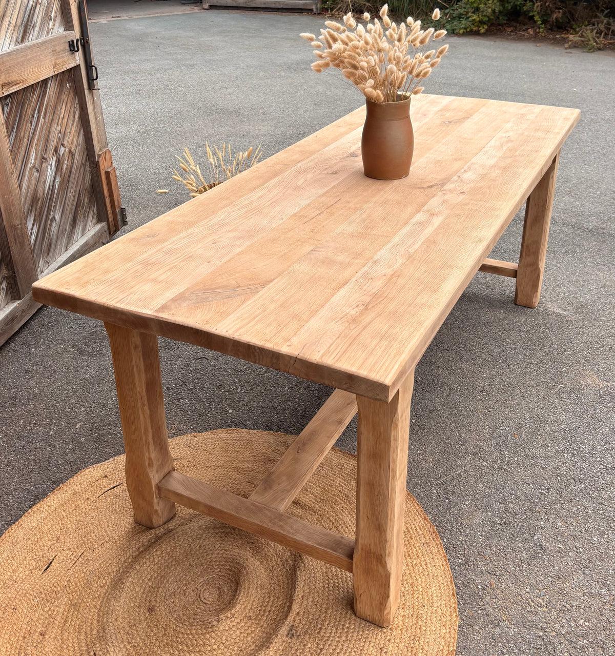 Grande table de ferme ancienne rénovée en chêne massif brut