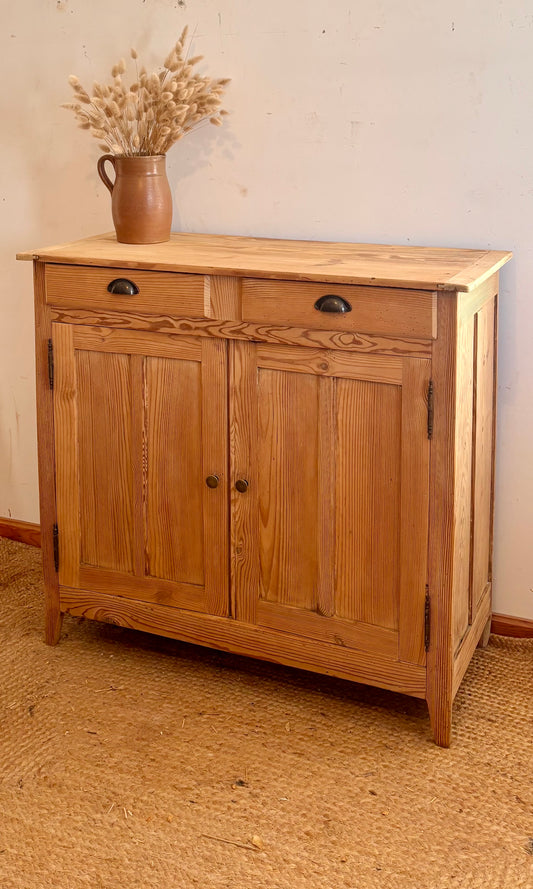 Buffet parisien ancien en bois massif brut 2 tiroirs