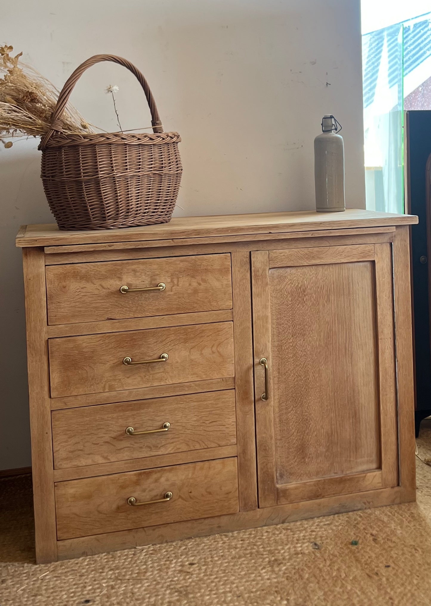 Buffet vintage ancien en chêne brut : commode , meuble tv , vaisselier , buffet …