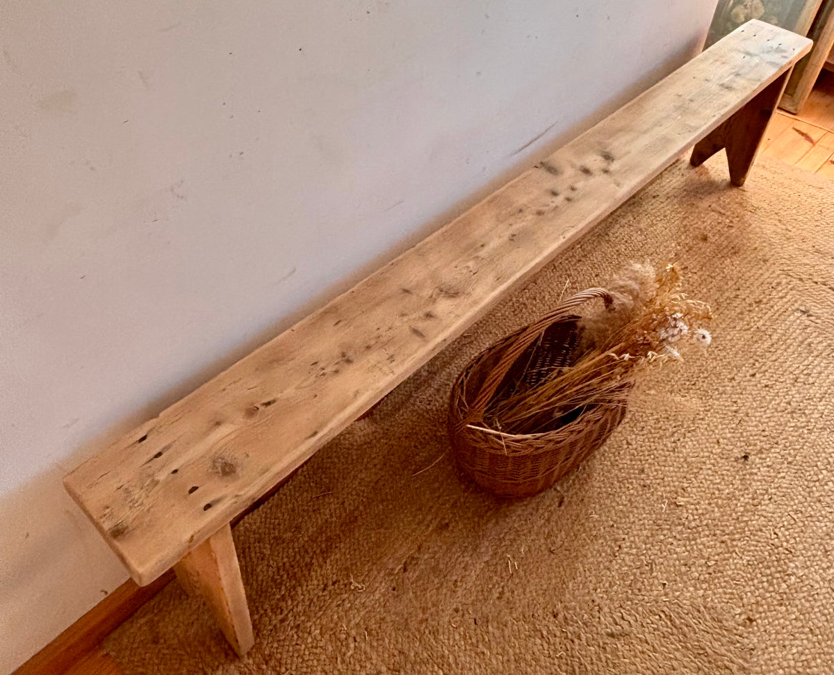 Banc de ferme ancien en bois massif brut
